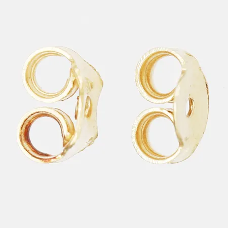 Två omaka snurrebussar, längd: ca 4mm, 18K guld.  Vikt: 0,4 g
