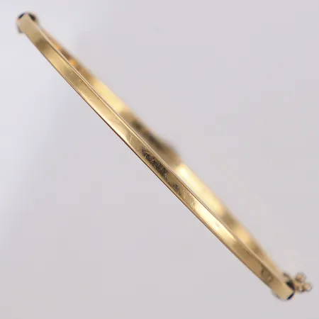 Stelt armband, Ø59mm, bredd 2,3mm, detaljer i vitguld, 18K  Vikt: 4,5 g