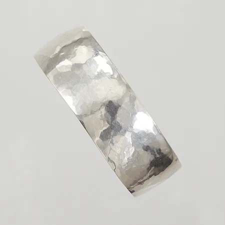 Armring, öppen modell, inre omkrets ca 19cm, bredd 23mm, hamrad dekor, otydliga stämplar, silver,  Vikt: 30,7 g