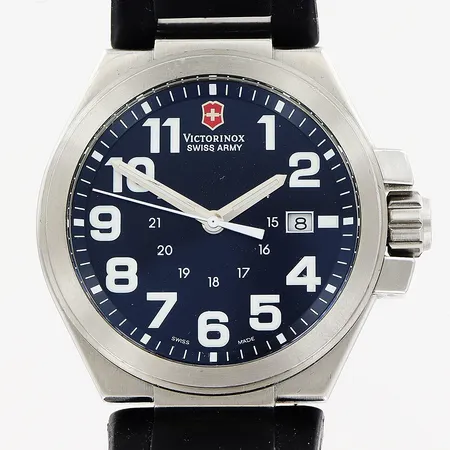 Herrur Victorinox Swiss Army, stål, quartz, Ø41mm, svart urtavla, datum, sekundvisare, nr 241162/081108062, original gummilänk 26cm, inga tillbehör.