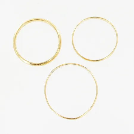 3 ringar, släta, gravyrer, 18K.  Vikt: 6,5 g