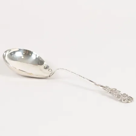 Sked med blomsterdekor, Gewe Silvervarufabriken AB, Malmö år 1969, längd: 19 cm, silver. Vikt: 41 g