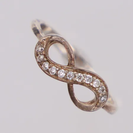 Ring med vita stenar, stl 19, 925/1000 silver Vikt: 2,7 g