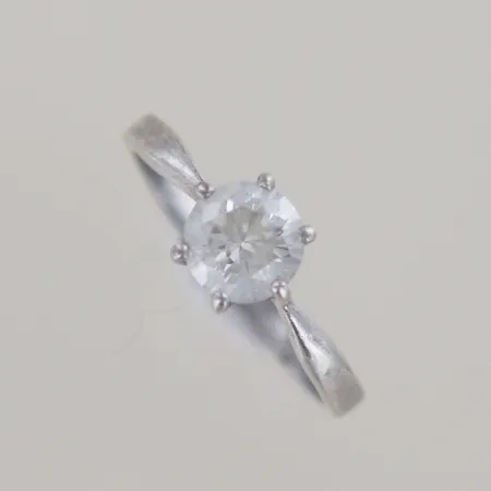 Ring med sten, Ø 19 mm, silver 925/1000 Vikt: 2,6 g