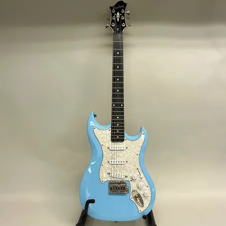Elgitarr, Hagström F300, snr: M06052051, stötskada i lack, mjukt fodral Skickas med Bussgods eller PostNord