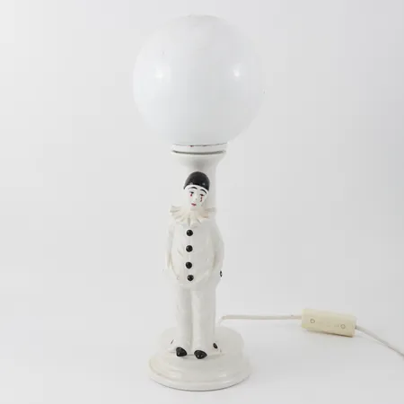 Bordslampa "Pierrot", porslin, skav på näsan, 1980/90 tal, höjd ca 38 cm, behöver rengöras. Skickas med postpaket.