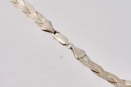 Collier i silver, 42,5cm, Flätad, bredd 8mm, 925/1000, vikt 16,33g.