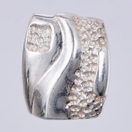 Hänge, längd: ca 1,1cm, bredd: ca 9mm, 925/1000 silver  Vikt: 1,2 g