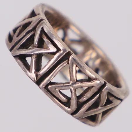 Ring, stl 20¼, bredd 9,3mm, 925/1000 silver Vikt: 10,7 g