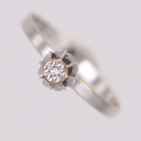 Ring med åttkantslipad diamant 0,01ct, stl 15¼, Guldfynd, vitguld 18K Vikt: 1,2 g