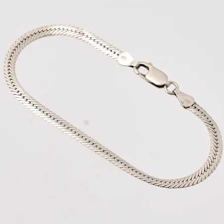  Armband i silver, 19cm, Pansar typ, bredd 4mm, 925/1000, tillverkad av Guld Carlsén, vikt 5,35g.
