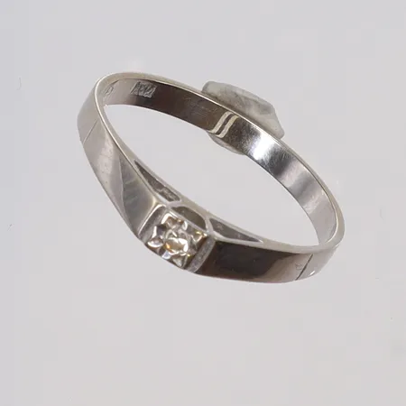 Ring i vitguld med diamant 1xca0,01ct stl 17 bredd 2-3mm 18K Vikt: 1,8 g