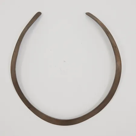 Collier, stel, öppen modell, Ø ca 38-40cm, bredd 8-10mm, GHA, 925/1000 silver Vikt: 26,2 g