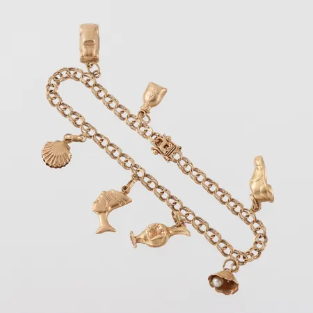 Armband Bismark med 7 st berlocker (flaskan klämd), längd 19 cm, bredd 4.2 mm, 18k. Vikt: 12,3 g