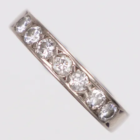 Ring, diamanter 7xca0,06ct, stl 16¼, bredd 3,5mm, vitguld, 18K Vikt: 5,2 g