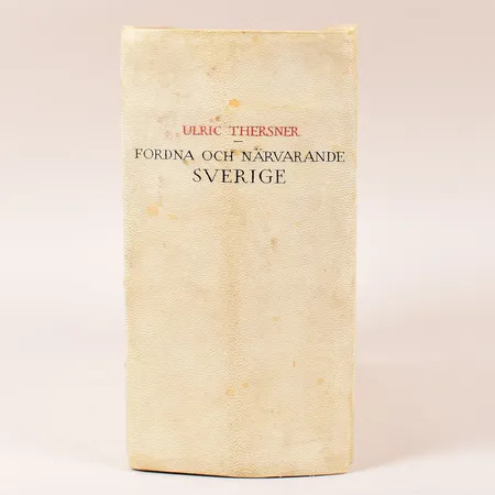 Bok, "Fordna och Närvarande Sverige", Ulrica Thersner, Nordisk Rotogravyr, Stockholm, 1946. Ny upplaga, redigerad och försedd med kommentarer av Gerda Boëthius och Carl-Th. Thäberg, numrerad 380/500, pergamentband, slitage, fläckar, ej fullständigt genomgången. 