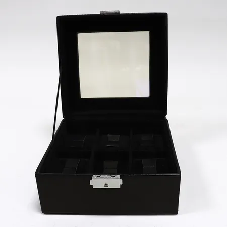 Klockbox med plats för sex klockor, något slitage i gångjärn, höjd 9,5cm, bredd 17,5x17cm. Skickas med paket.