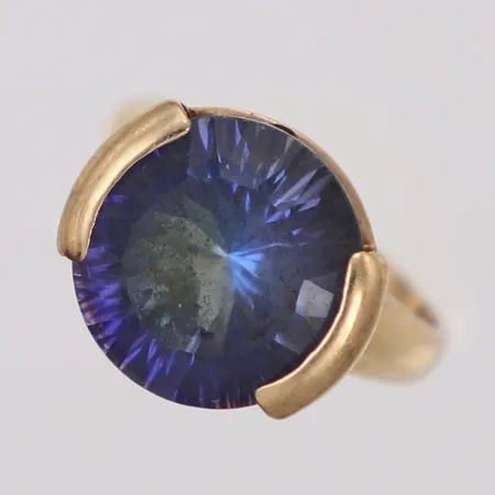 Ring med färgskiftande sten, stl 16, bredd 1,8-13mm, sten lös i fattning, 9K  Vikt: 5,7 g
