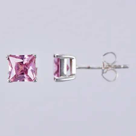 Ett par örhängen med rosa sten, längd: ca 5mm, bredd: ca 5mm, silver 925/1000 Vikt: 1,2 g