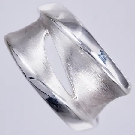 Ring, stl: 16, bredd: ca 3-12mm, GHA, 925/1000, silver Vikt: 3,7 g