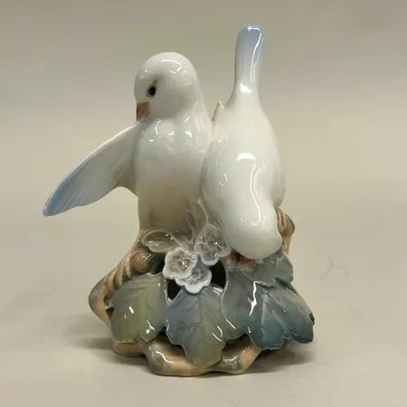 Figurin, fåglar, Royal Copenhagen, höjd 13cm, porslin, märkt 402 Skickas med paket.