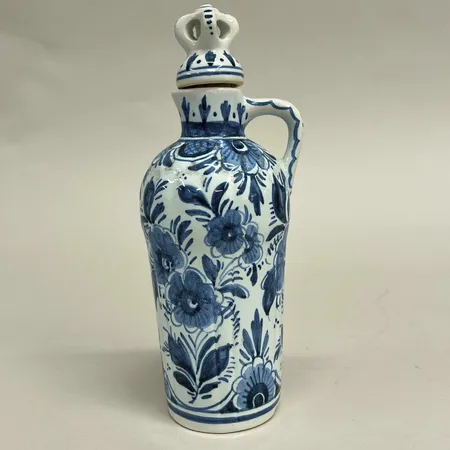 Karaff med lock, höjd 18,5cm, Delft, porslin Skickas med paket.