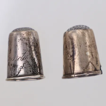 2 Fingerborgar, Ø16-18mm, buckliga, silver Vikt: 4,2 g