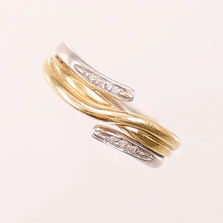 Ring, Ø17¾, bredd:8mm, vita stenar, 18K 4,5g.