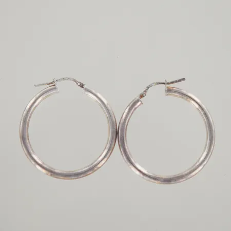 Ett par örhängen, diam 3 cm, bredd 3 mm, Silver 925/1000 Vikt: 6 g