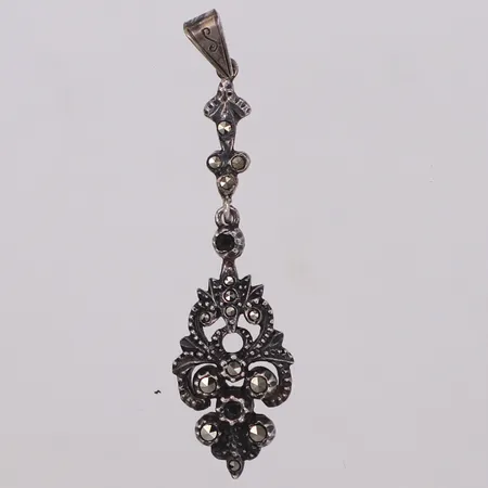Hänge med markasiter, längd 30mm, bredd 12,9mm, 935/1000 silver Vikt: 3,8 g