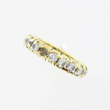 Ring, helallians, diamanter 18x ca 0,08ct, stl 15½, bredd 4mm, flertalet med nagg, stort slitage på klor, 1 diamant saknas, 18K.  Vikt: 5,6 g