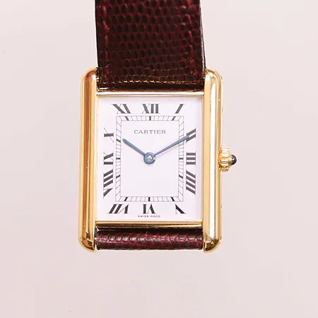 Herrur Cartier Tank 18K, 24x30mm, ref:88105, Cal.690, boettnr:6483, serienr:8810526303, originalband, viklås i förgyllt stål, bruksslitage, certifikat från 1988 Paris, dustbag. Vikt: 0 g