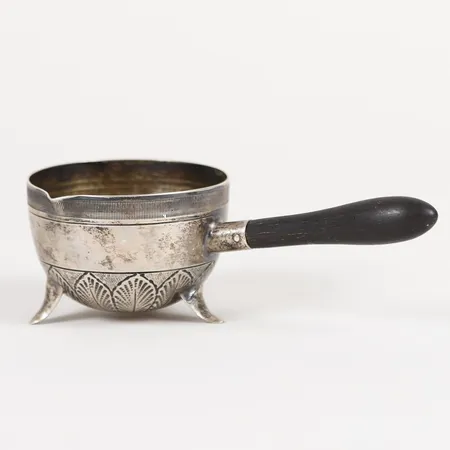 Kanna med trähandtag, längd 13cm, bredd 1-7cm, höjd 4,5cm, Silver, bruttovikt 56,0g. 