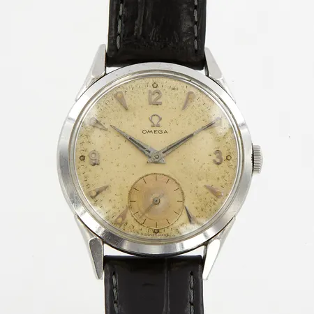 Armbandsur Omega, manuell, stål, Ø 35mm, liten sekundvisare, 50-tal, gulnad och anlupen urtavla, skadad lysmassa, läderarmband ej original
