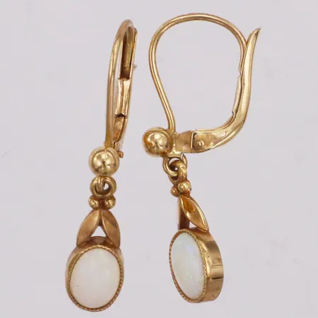 Ett par örhängen, opaler, längd 28mm, bredd 5,6mm, 18K  Vikt: 2,1 g