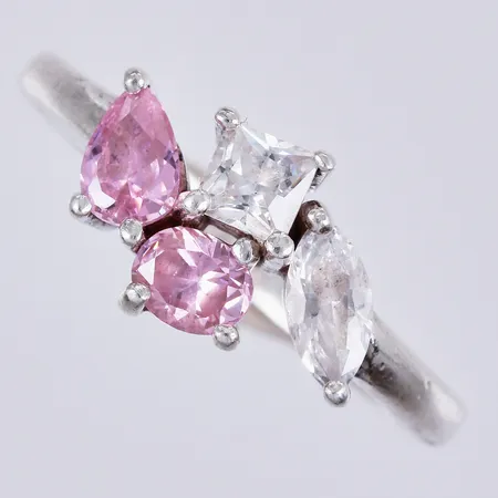 Ring med stenar, stl: ca 18¾, bredd: ca 2-10mm, GHA, 925/1000 silver  Vikt: 4,6 g