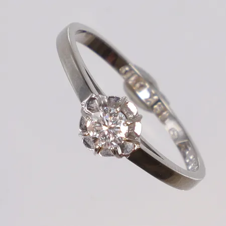 Ring i vitguld  med diamant 1xca0,16ct stl 16¼ bredd 1-5mm, GFAB 1978, 18K  Vikt: 1,8 g