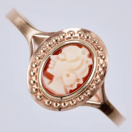 Ring med camé, stl18¾, bredd: ca 1-10mm, 18K  Vikt: 1,2 g