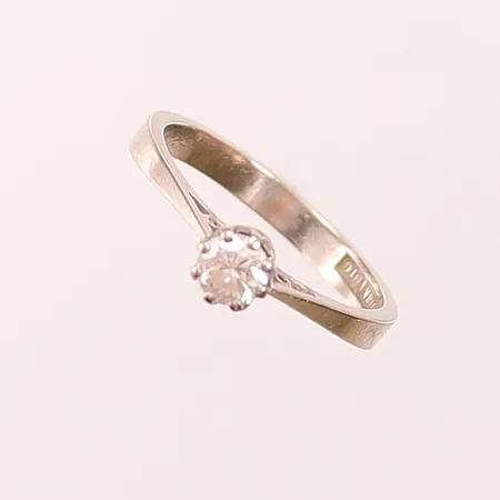 Ring, diamant 0,26ct enligt gravyr, Ø16½, bredd:5mm, vitguld 18K 2,6g.