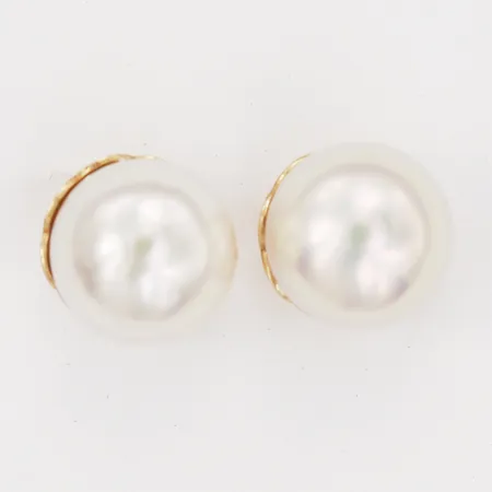 Ett par örhängen med pärlor, Ø6mm, 18K guld.  Vikt: 1,3 g