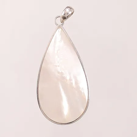 Hänge, ljus samt mörk pärlemor, 65x32mm, 925/1000 Silver  bruttovikt 19,9g.