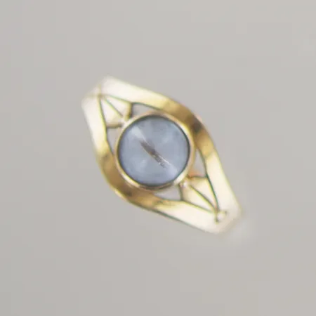 Ring med sten, Ø 16 mm, bredd 9 mm, ojämn skena, 18K Vikt: 1,6 g