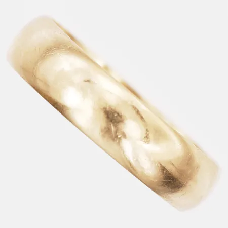Ring slät, stl: 18, bredd: 5mm, bruksskick, 18K guld. Vikt: 3,4 g