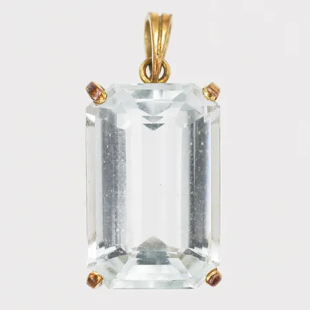 Hänge med akvamarin ca 7,25ct, höjd inkl. ögla: 21mm, bredd: 10mm, smärre bruksslitage, 18K guld, bruttovikt: 3,3g. 