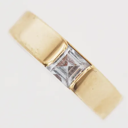Ring med carréslipad akvamarin ca 0,25ct, stl: 16, Hedbergs guld, Dalsjöfors, år 1972, 18K guld Vikt: 1,6 g