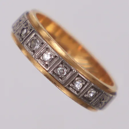 Ring med diamanter ca 0,12ctv, stl 15½, bredd 4mm, gravyr, tvåfärgad, 18K Vikt: 4,5 g