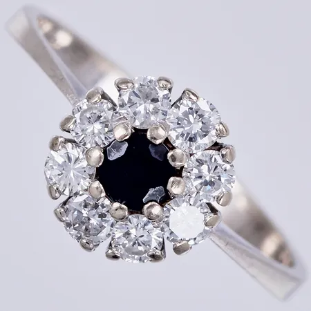 carmoséring med safir och diamanter, totalt ca 0,48ct, stl: 17¾, bredd: ca 1-9mm, vitguld, 18K Vikt: 2,7 g