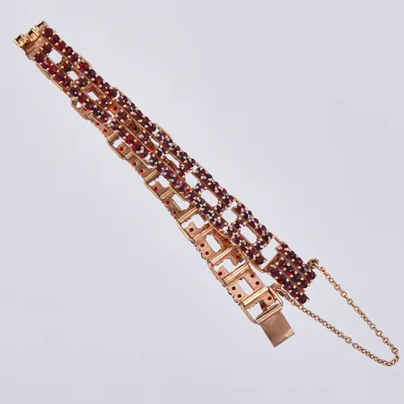 Armband med granater, längd: ca 18cm, bredd: ca 8mm, förgylld metall  Vikt: 18,6 g