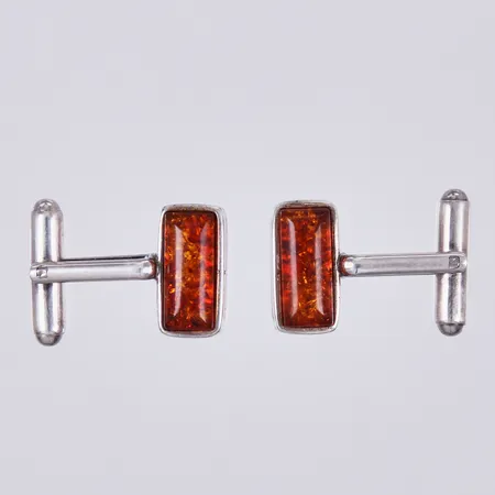 Ett par manschettknappar med bärnsten, längd: ca 2cm, bredd: ca 7mm, 925/1000, silver Vikt: 10,3 g