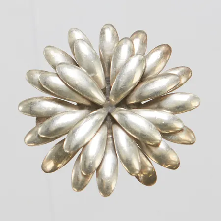 Silverbrosch, Ø38,9mm, John L Denmark, nål i oädel metall, repor, 925/1000 Vikt: 12,8 g